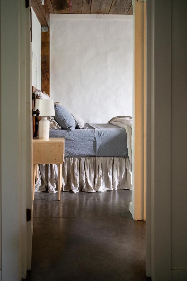 Owl'S Nest Suites Carrying Place ภายนอก รูปภาพ