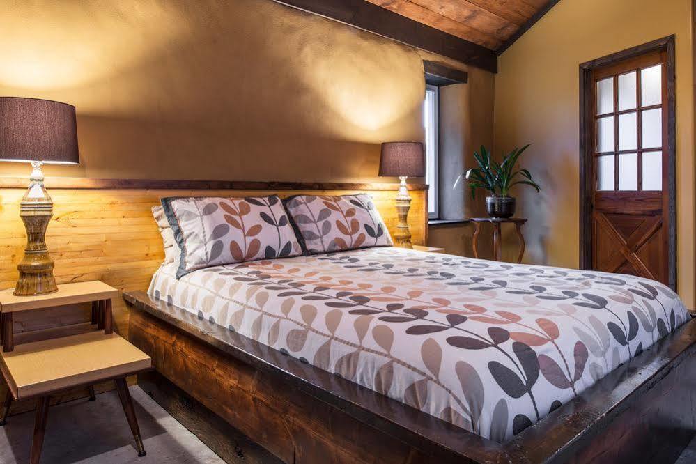 Owl'S Nest Suites Carrying Place ภายนอก รูปภาพ